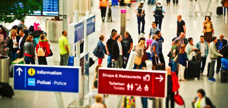 Airport20queue1 768x366