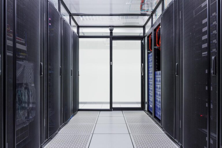 HM cooling20datacentres1 Yentafern20Shutterstock 1362947391 768x512