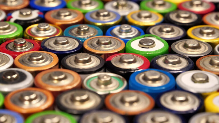 cr multicolored used aa batteries 2048x1152 1 768x432